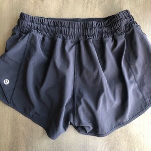 Lululemon Hotty Hot Short || 2.5” Size 6